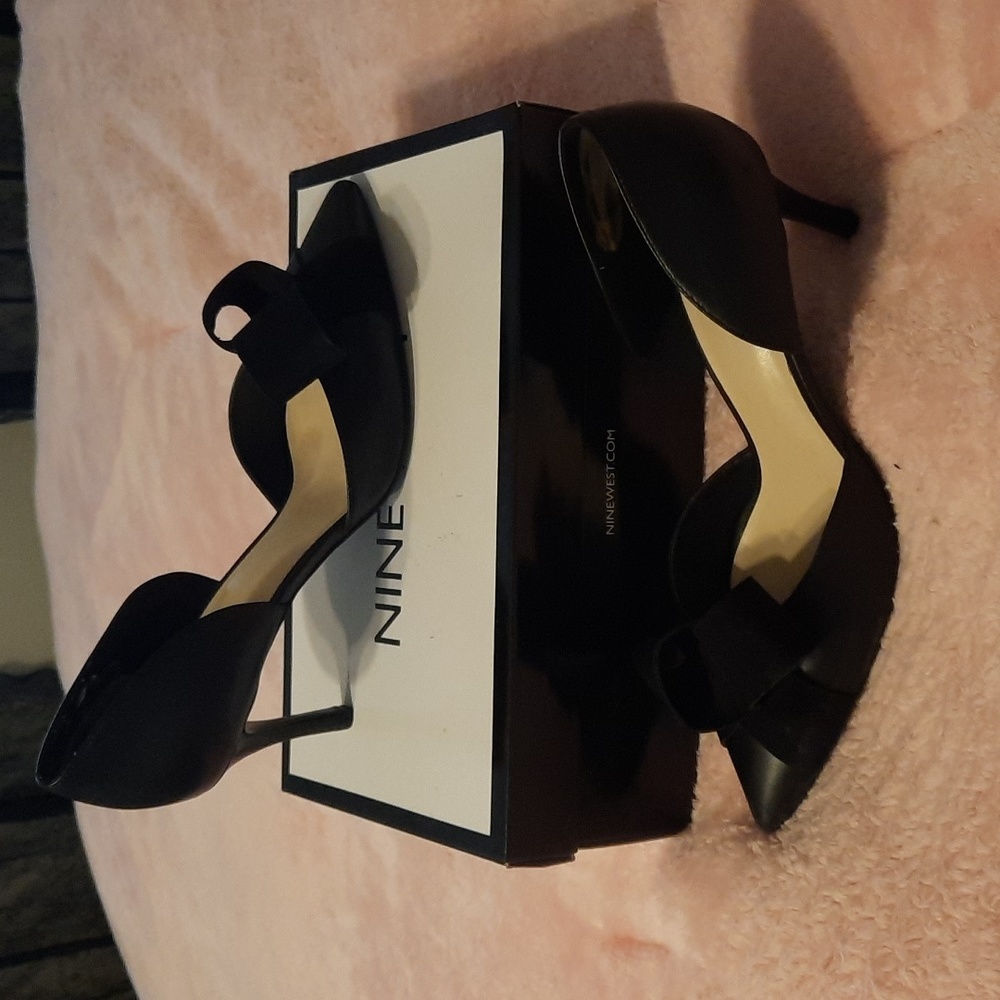 Nine West size 9 1/2  black dress heels